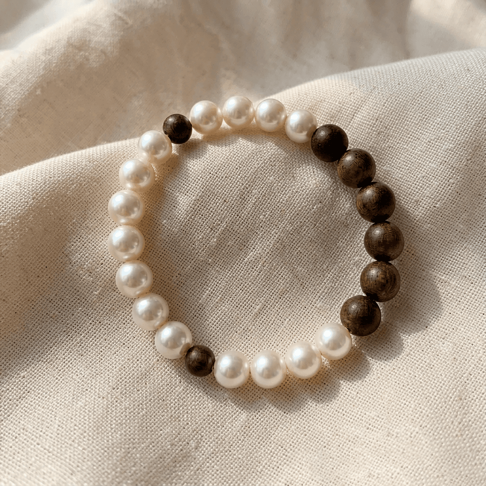 Handmade Natural Freshwater Pearl & Agarwood Bracelet — product photo 4