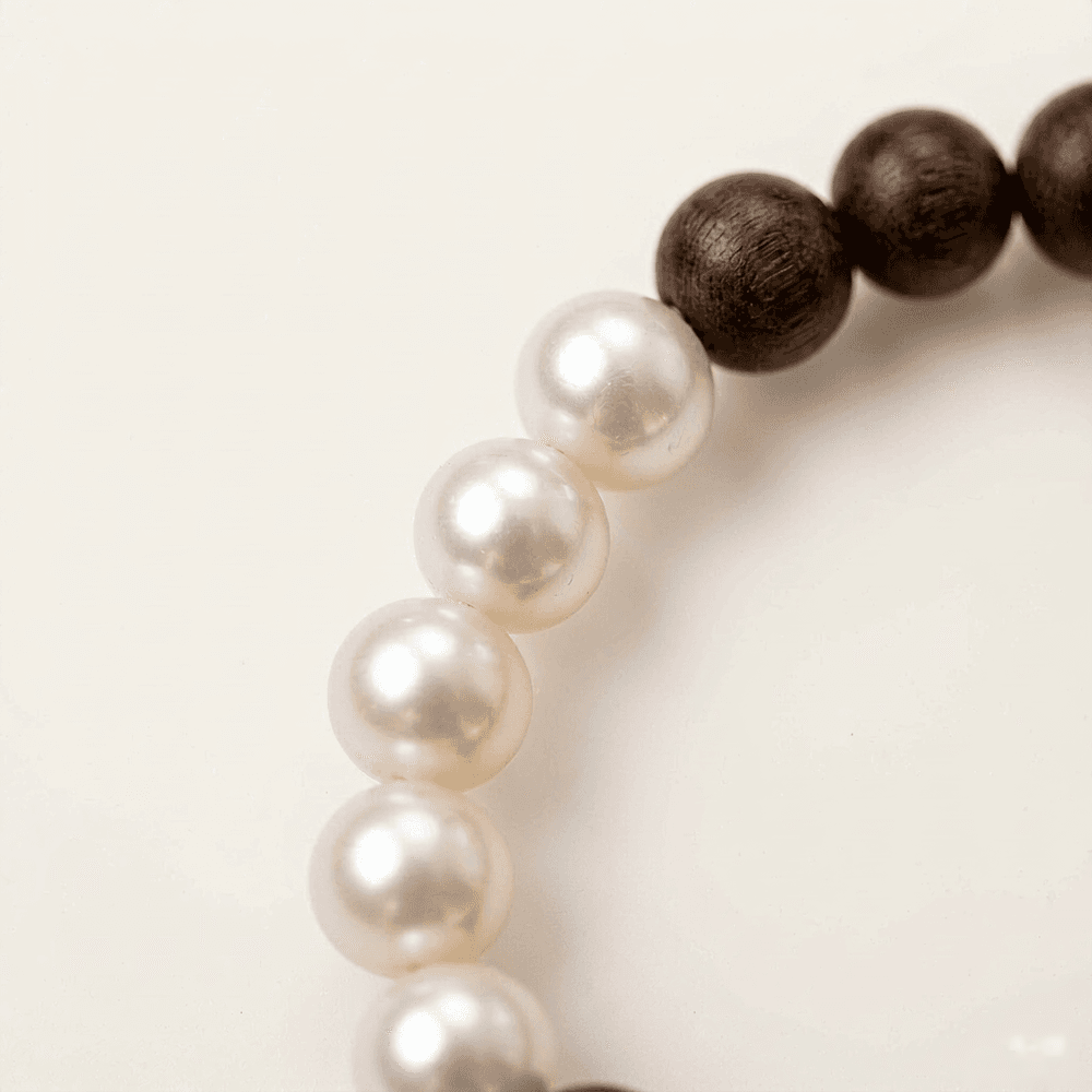Handmade Natural Freshwater Pearl & Agarwood Bracelet — product photo 2