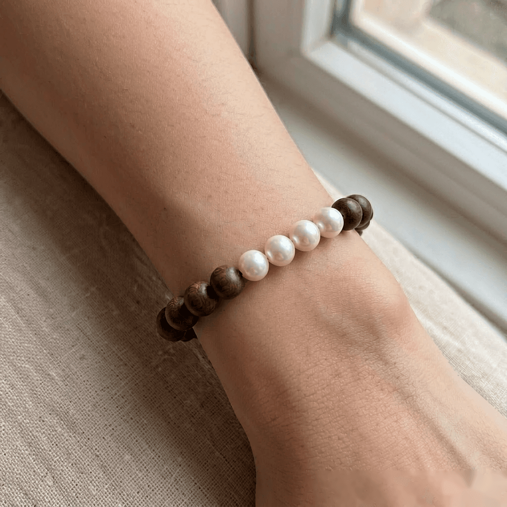 Handmade Natural Freshwater Pearl & Agarwood Bracelet — product photo 3