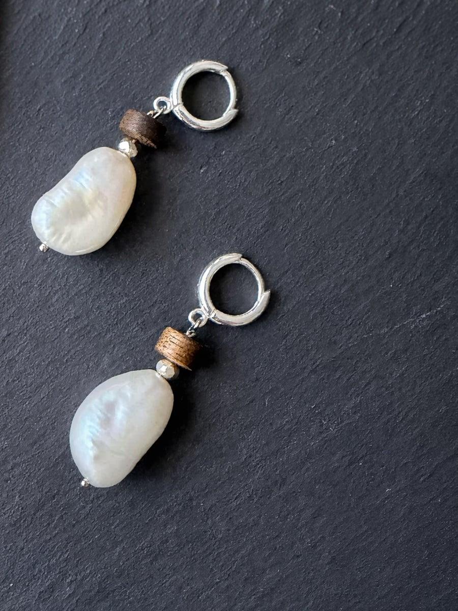Original Vintage Style Natural Baroque Pearl & Agarwood Jewelry Set – Sterling Silver Bracelet and E — Natural baroque pearls meet agarwood and sterling silver