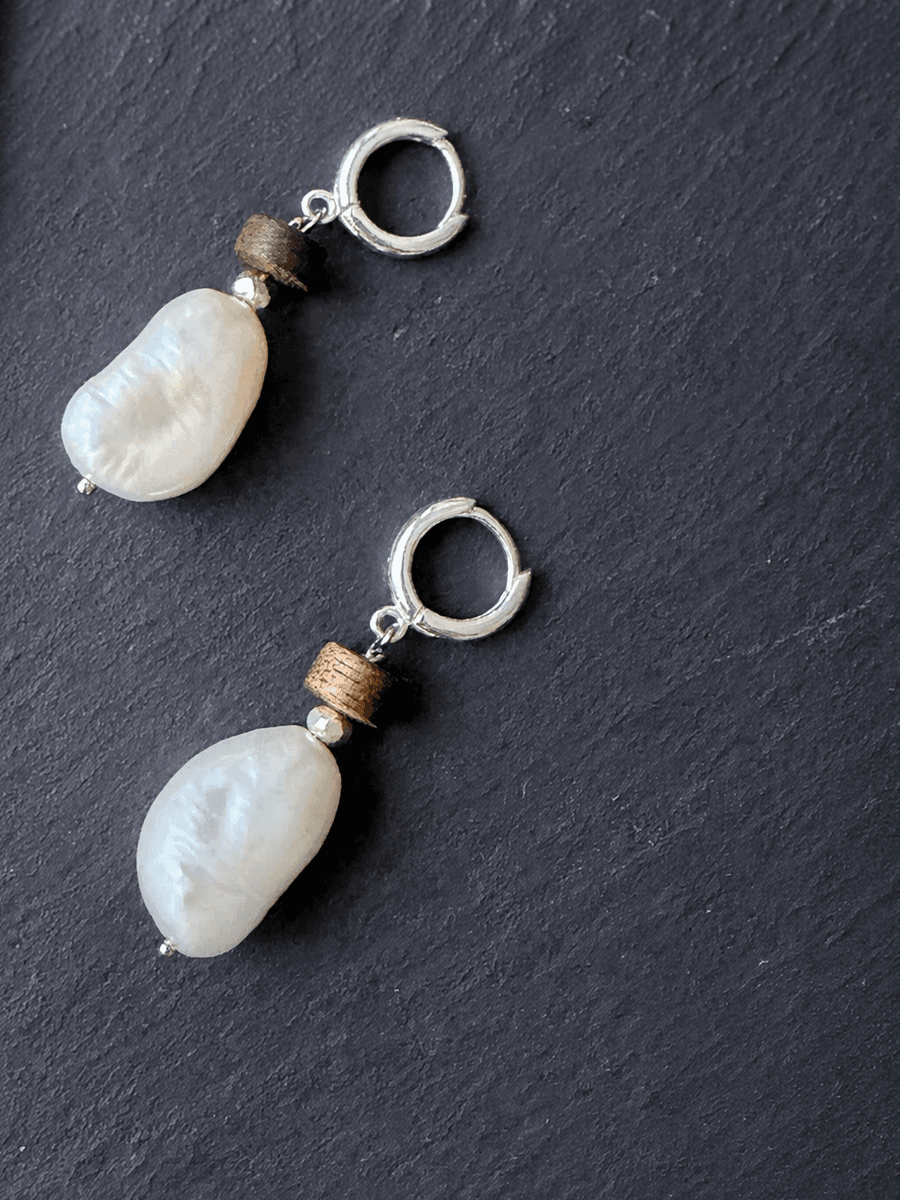 Original Vintage Style Natural Baroque Pearl & Agarwood Jewelry Set – Sterling Silver Bracelet and E — Natural baroque pearls meet agarwood and sterling silver